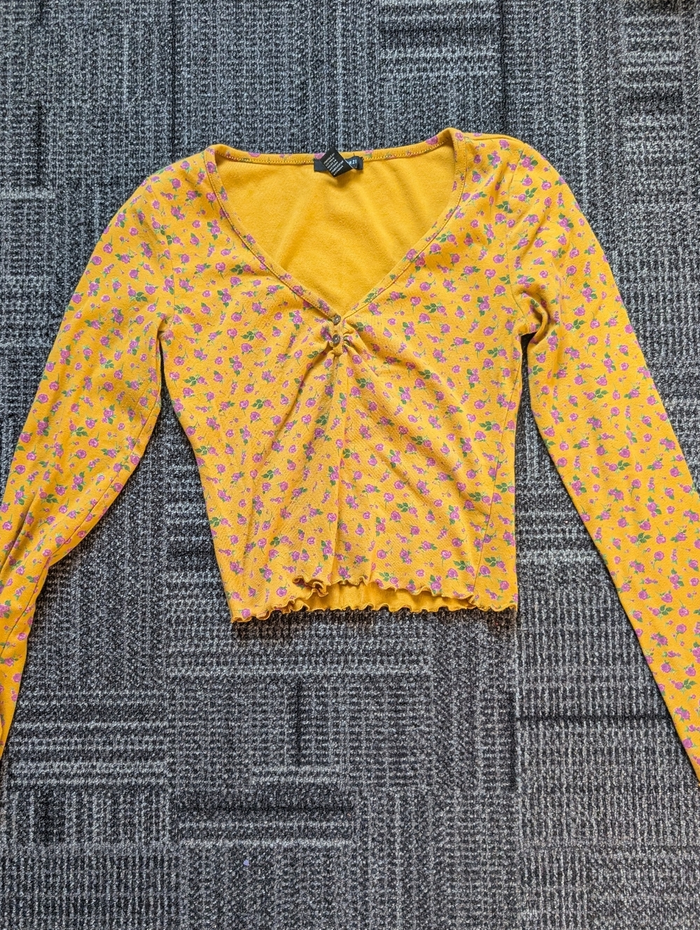 Forever 21 Yellow Floral Long-Sleeve Twist-Front Crop Top